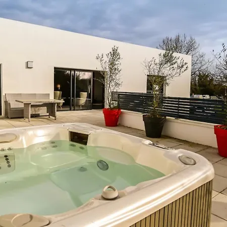 Апартаменты 120 M Of Standing With Terrace And Jacuzzi