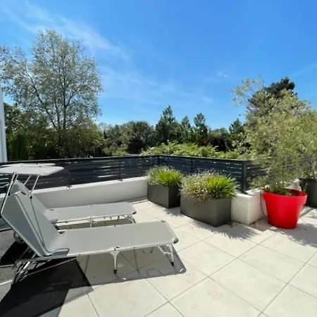 120 M Of Standing With Terrace And Jacuzzi *