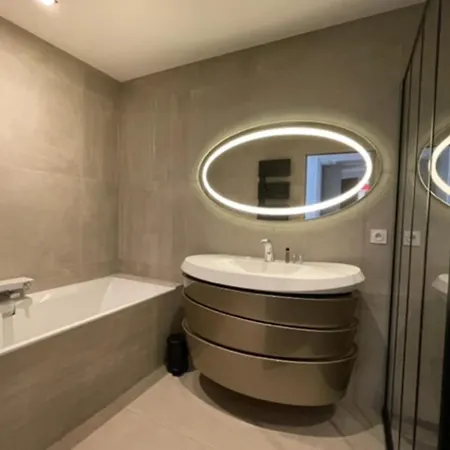 120 M Of Standing With Terrace And Jacuzzi Ла-Рошель